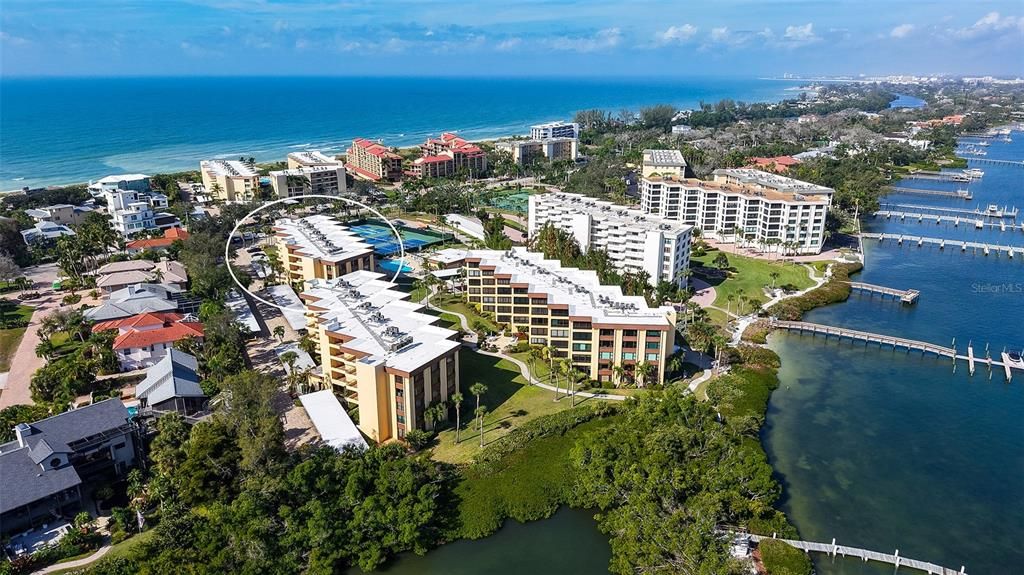 На продажу: $550,000 (2 спален, 2 ванн, 1303 Квадратных фут)