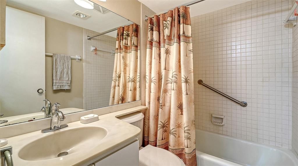 На продажу: $550,000 (2 спален, 2 ванн, 1303 Квадратных фут)