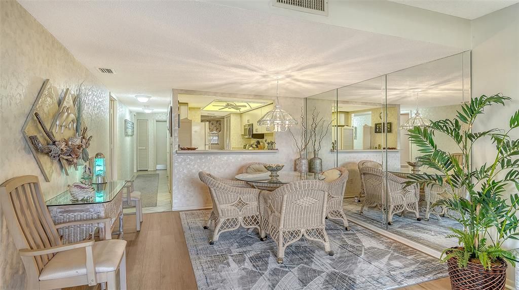 На продажу: $550,000 (2 спален, 2 ванн, 1303 Квадратных фут)