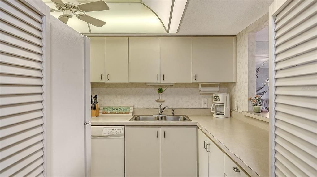 На продажу: $550,000 (2 спален, 2 ванн, 1303 Квадратных фут)