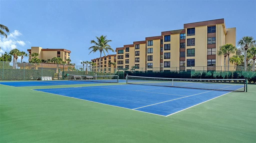 На продажу: $550,000 (2 спален, 2 ванн, 1303 Квадратных фут)