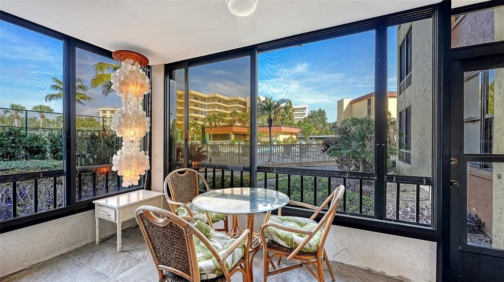 На продажу: $550,000 (2 спален, 2 ванн, 1303 Квадратных фут)