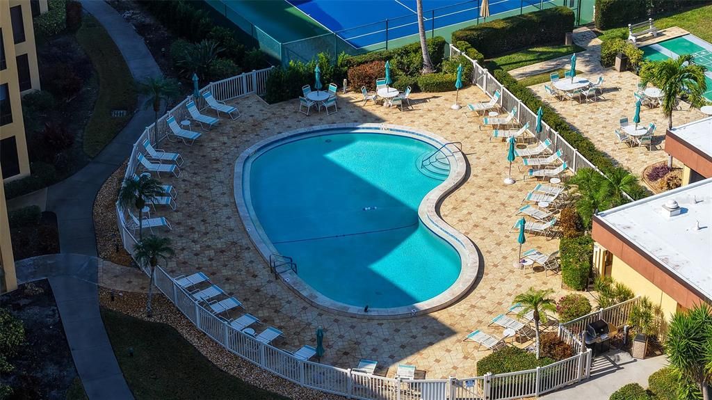 На продажу: $550,000 (2 спален, 2 ванн, 1303 Квадратных фут)