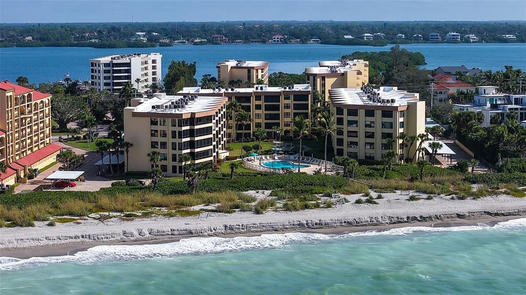 На продажу: $550,000 (2 спален, 2 ванн, 1303 Квадратных фут)