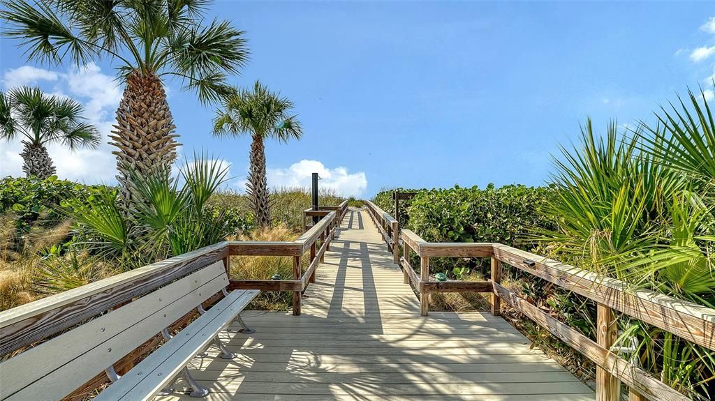 На продажу: $550,000 (2 спален, 2 ванн, 1303 Квадратных фут)