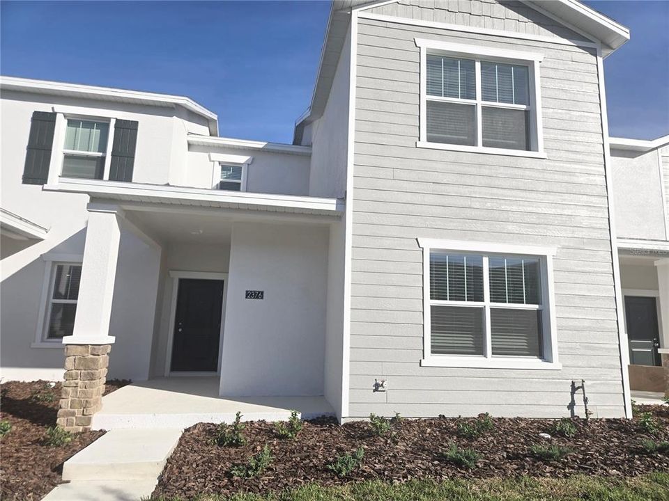 出租: $2,500 (4 贝兹, 2 浴室, 2000 平方英尺)