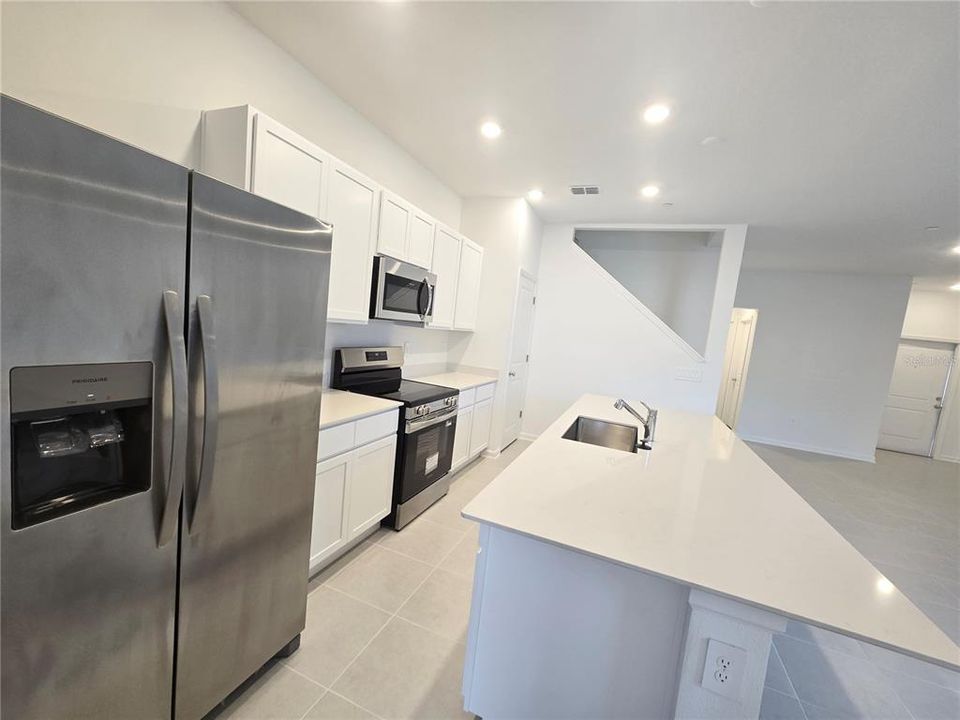 出租: $2,500 (4 贝兹, 2 浴室, 2000 平方英尺)