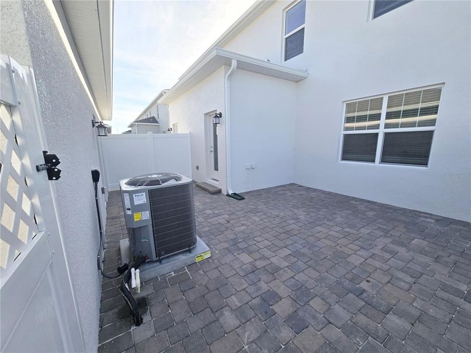 出租: $2,500 (4 贝兹, 2 浴室, 2000 平方英尺)