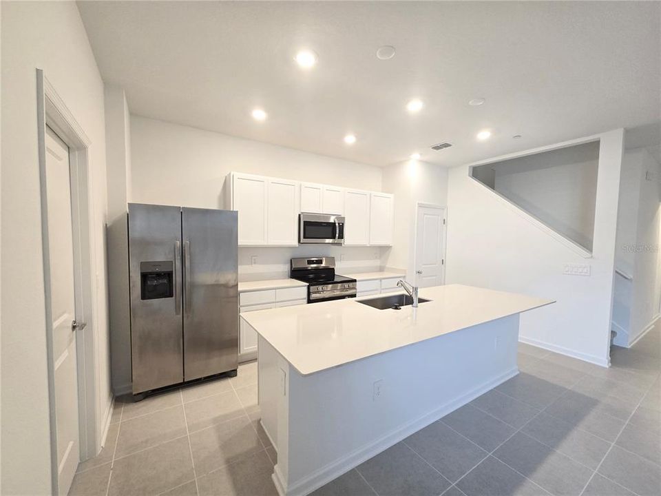 出租: $2,500 (4 贝兹, 2 浴室, 2000 平方英尺)