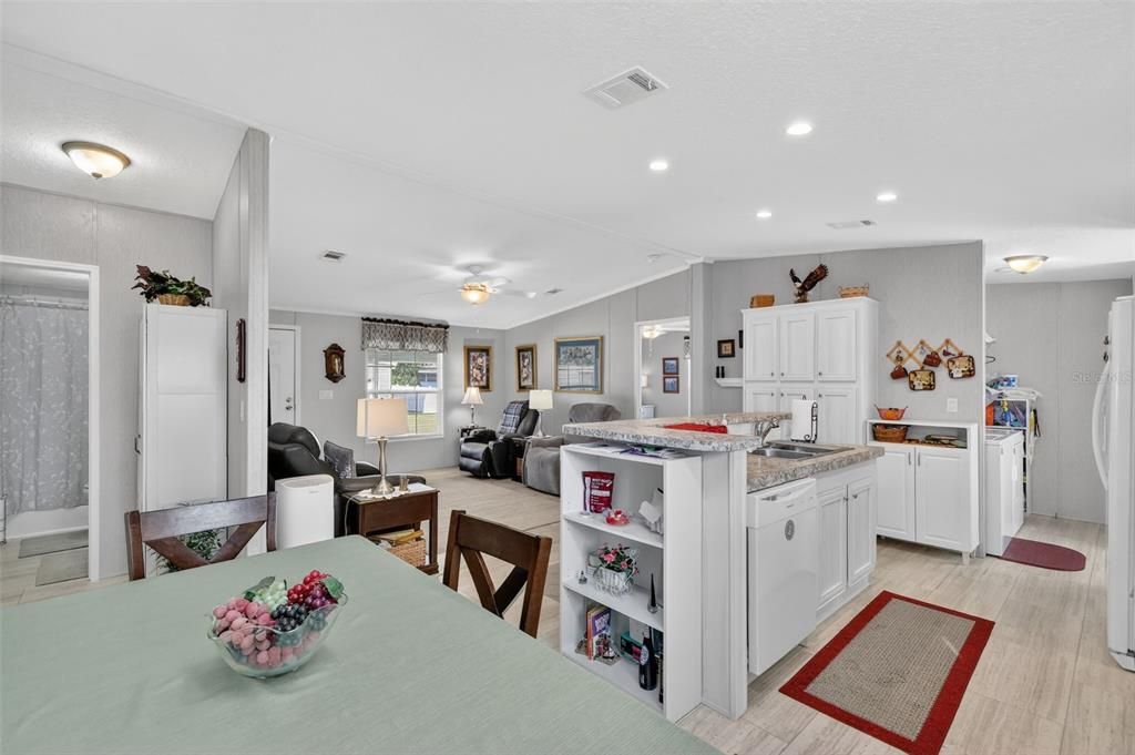 待售: $189,900 (3 贝兹, 2 浴室, 1040 平方英尺)