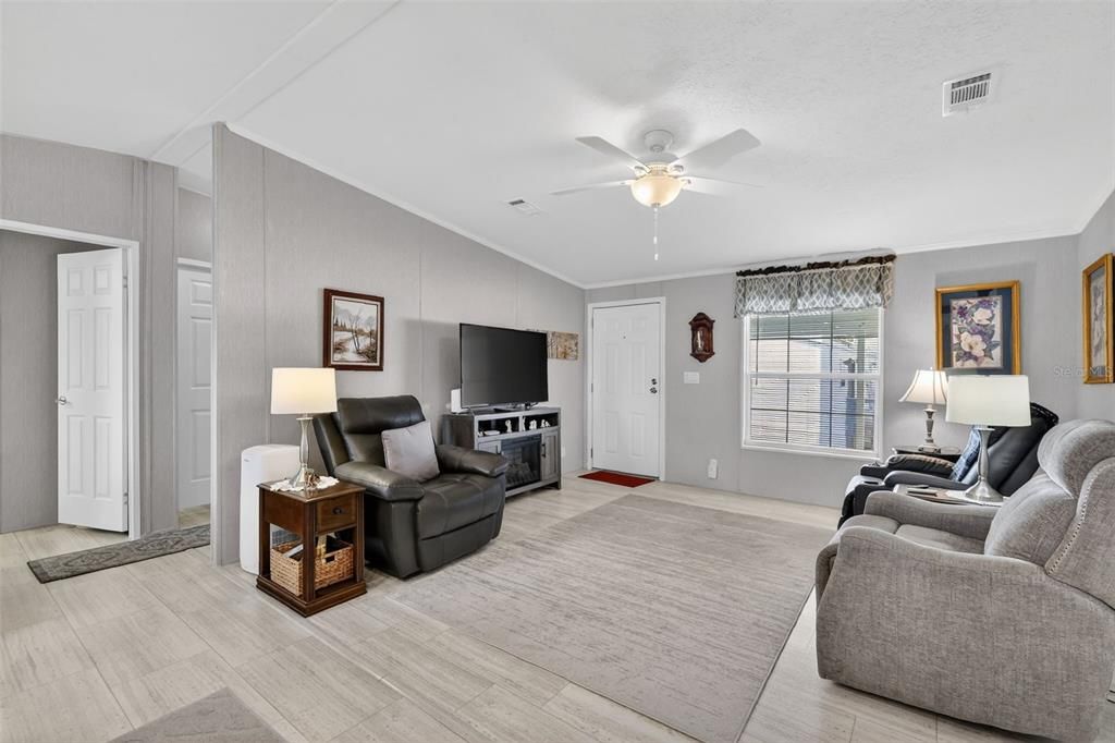 待售: $189,900 (3 贝兹, 2 浴室, 1040 平方英尺)