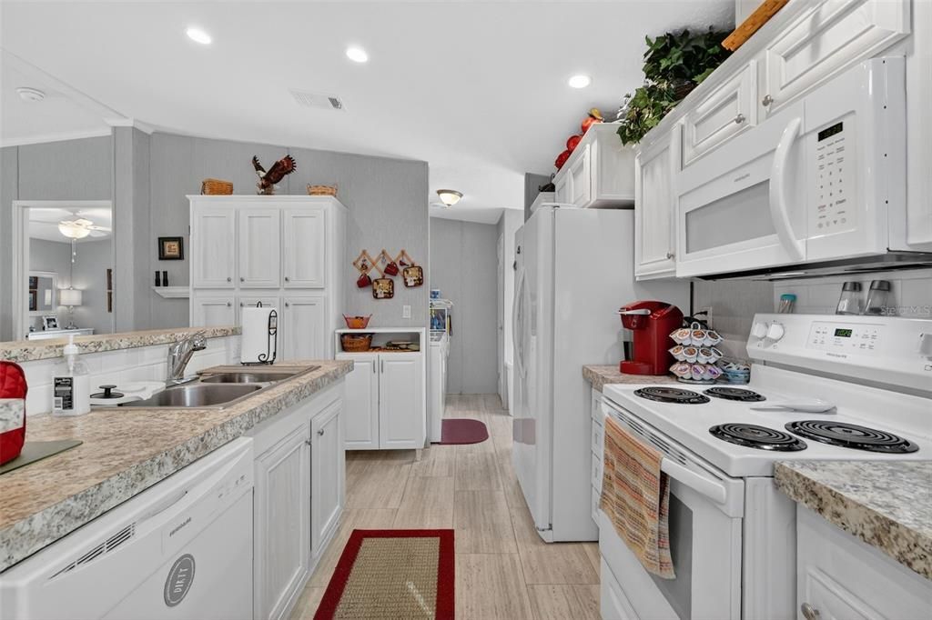 待售: $189,900 (3 贝兹, 2 浴室, 1040 平方英尺)