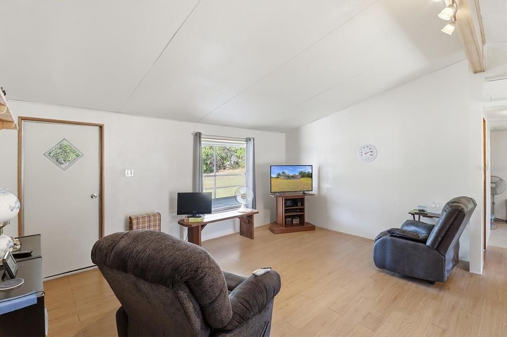 For Sale: $159,000 (3 beds, 2 baths, 960 Square Feet)