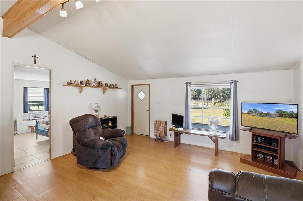 For Sale: $159,000 (3 beds, 2 baths, 960 Square Feet)