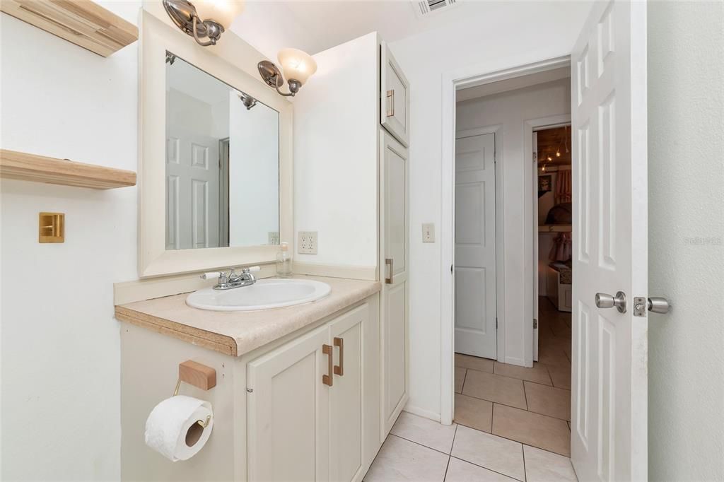 待售: $374,900 (3 贝兹, 1 浴室, 1136 平方英尺)