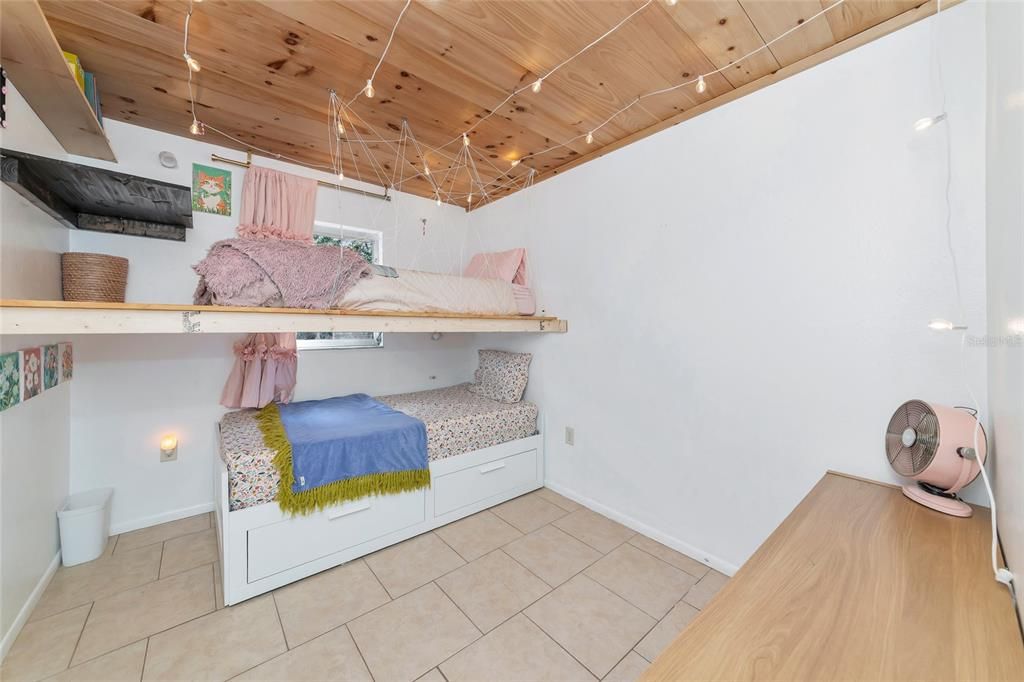 待售: $374,900 (3 贝兹, 1 浴室, 1136 平方英尺)