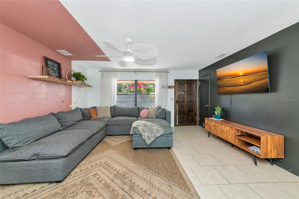 待售: $374,900 (3 贝兹, 1 浴室, 1136 平方英尺)