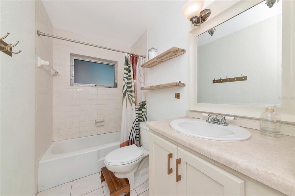 待售: $374,900 (3 贝兹, 1 浴室, 1136 平方英尺)