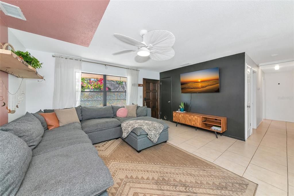 待售: $374,900 (3 贝兹, 1 浴室, 1136 平方英尺)