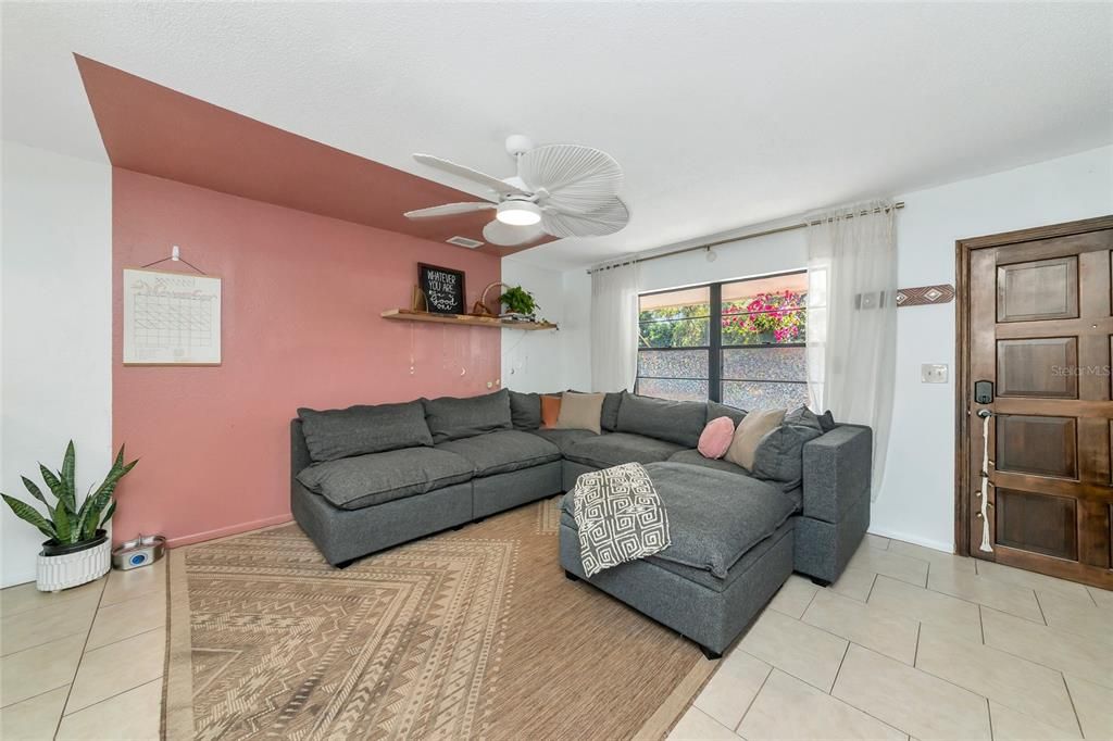 待售: $374,900 (3 贝兹, 1 浴室, 1136 平方英尺)