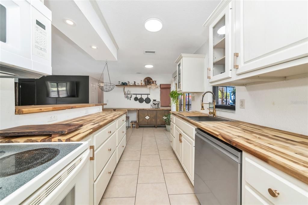 待售: $374,900 (3 贝兹, 1 浴室, 1136 平方英尺)