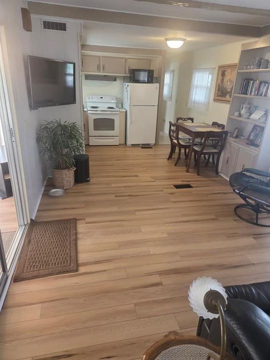 For Sale: $85,000 (3 beds, 2 baths, 900 Square Feet)