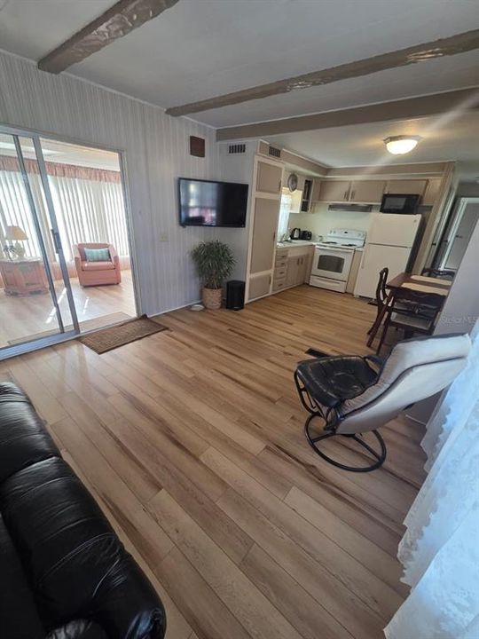 For Sale: $85,000 (3 beds, 2 baths, 900 Square Feet)