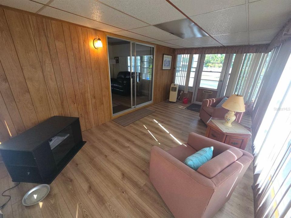 For Sale: $85,000 (3 beds, 2 baths, 900 Square Feet)