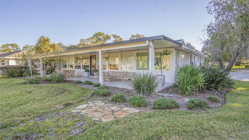 For Sale: $1,250,000 (6 beds, 4 baths, 3500 Square Feet)