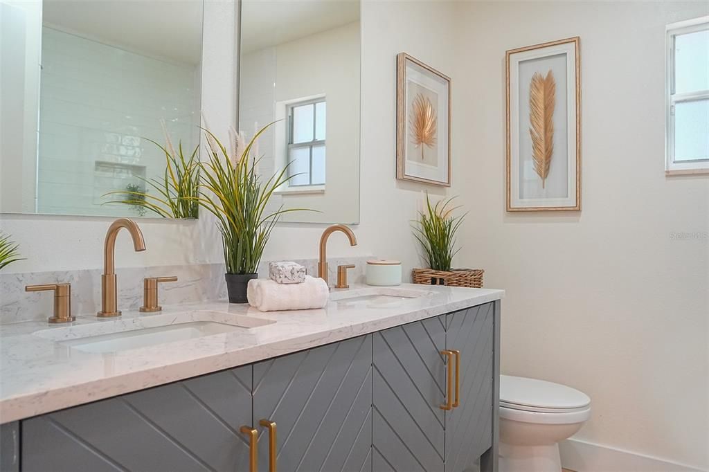 For Sale: $1,250,000 (6 beds, 4 baths, 3500 Square Feet)