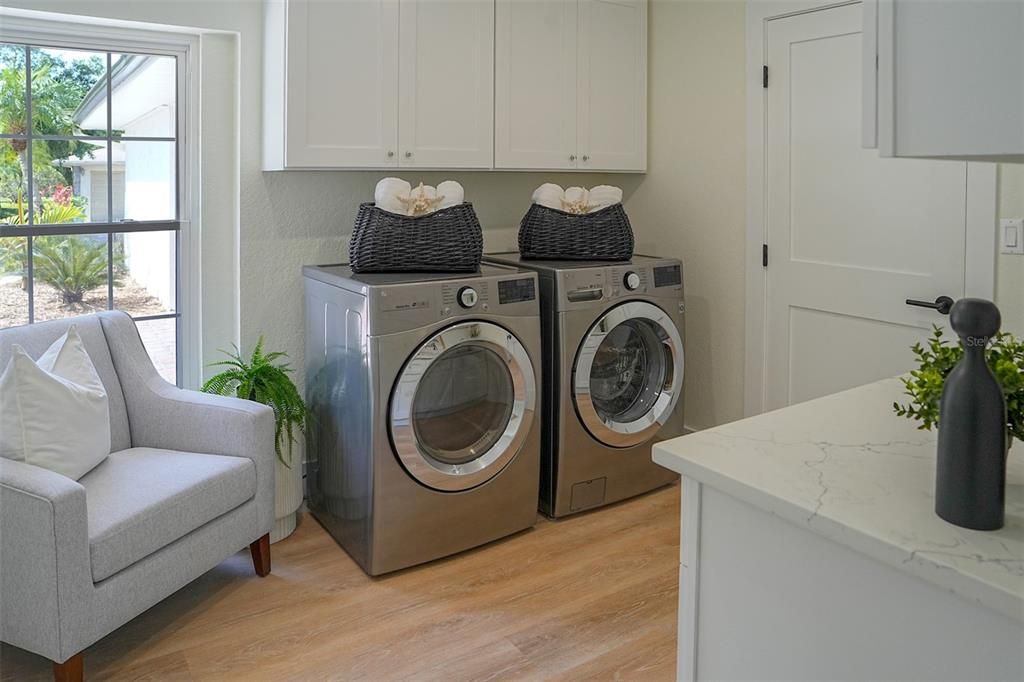 For Sale: $1,250,000 (6 beds, 4 baths, 3500 Square Feet)