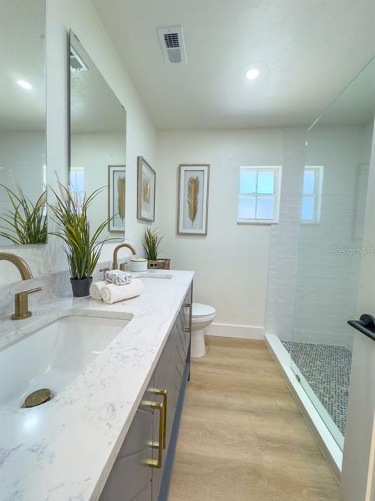 For Sale: $1,250,000 (6 beds, 4 baths, 3500 Square Feet)