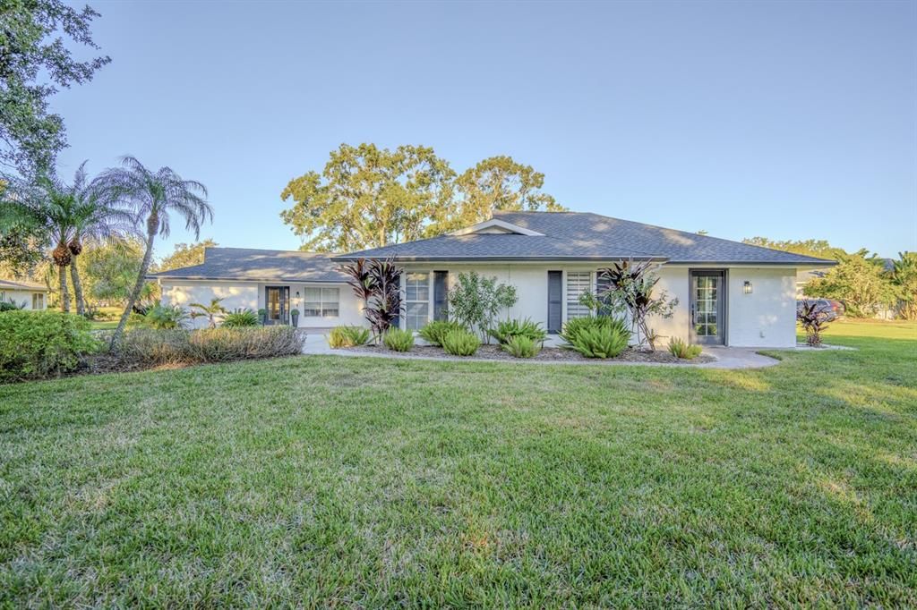 For Sale: $1,250,000 (6 beds, 4 baths, 3500 Square Feet)