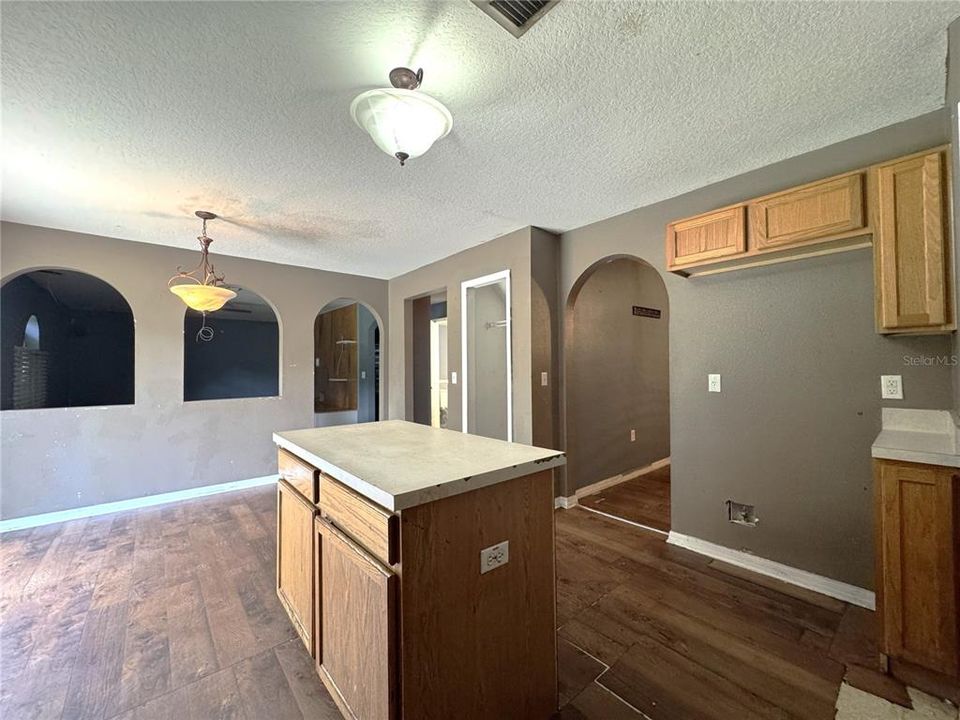 待售: $139,900 (3 贝兹, 2 浴室, 2248 平方英尺)