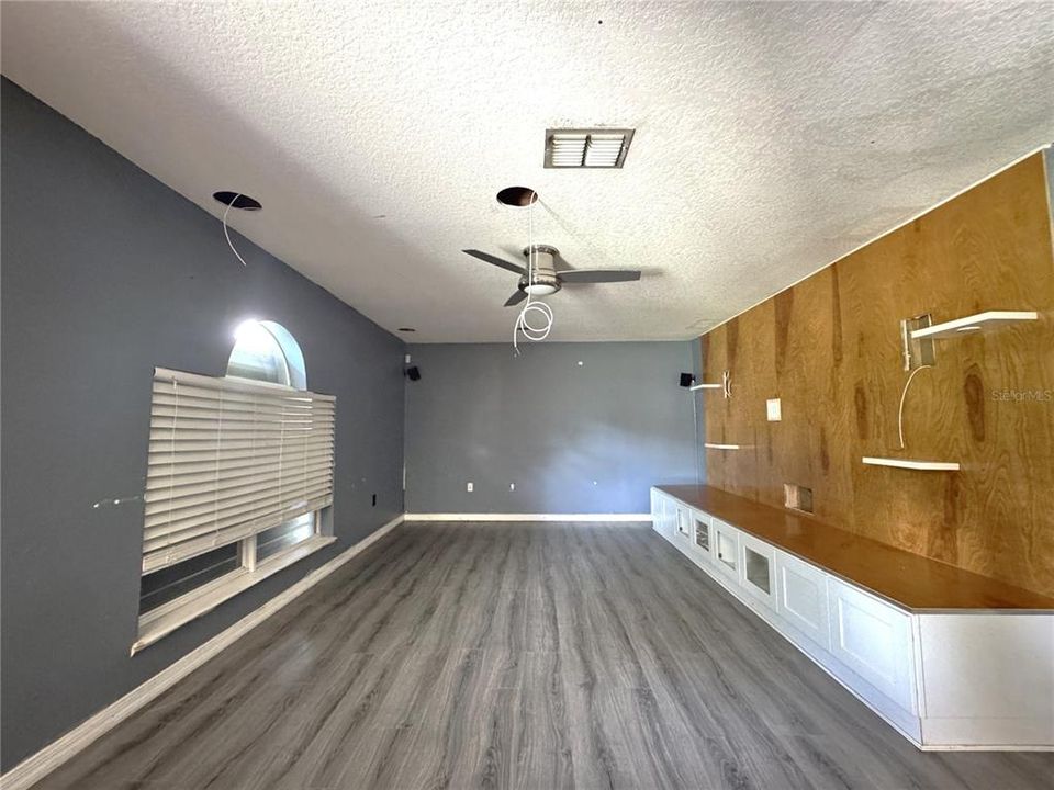 待售: $139,900 (3 贝兹, 2 浴室, 2248 平方英尺)