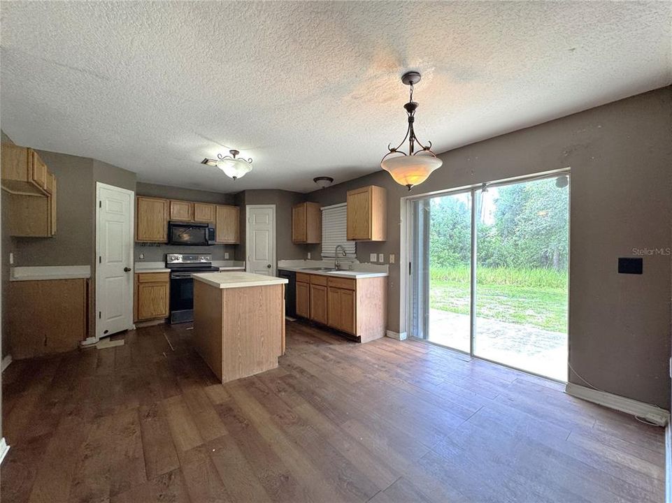 待售: $139,900 (3 贝兹, 2 浴室, 2248 平方英尺)