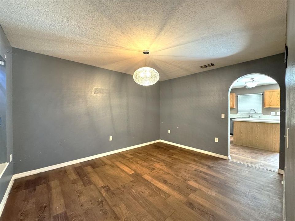 待售: $139,900 (3 贝兹, 2 浴室, 2248 平方英尺)