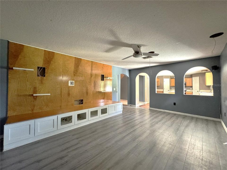 待售: $139,900 (3 贝兹, 2 浴室, 2248 平方英尺)