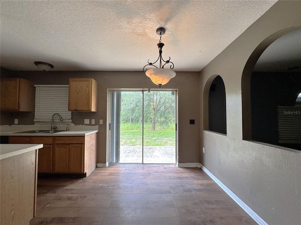 待售: $139,900 (3 贝兹, 2 浴室, 2248 平方英尺)