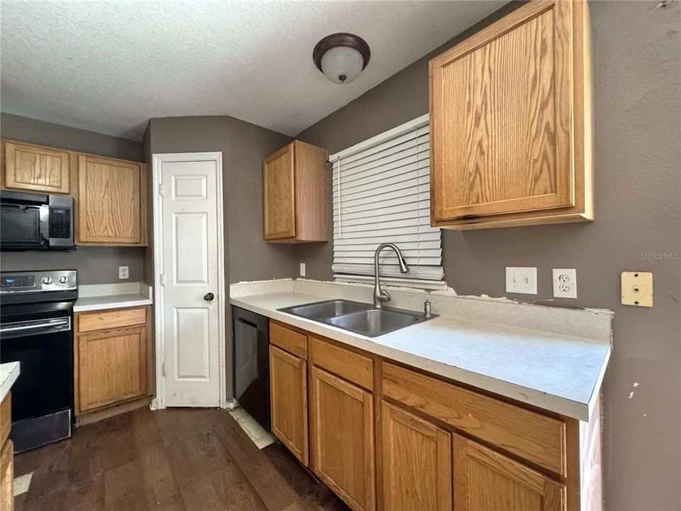 待售: $139,900 (3 贝兹, 2 浴室, 2248 平方英尺)