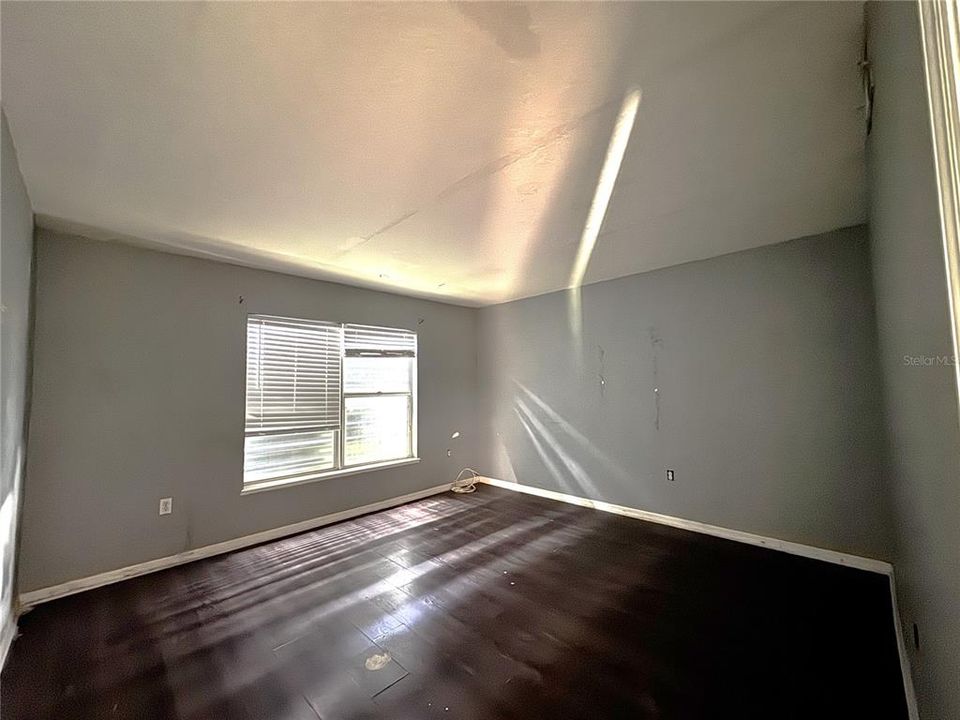 待售: $139,900 (3 贝兹, 2 浴室, 2248 平方英尺)