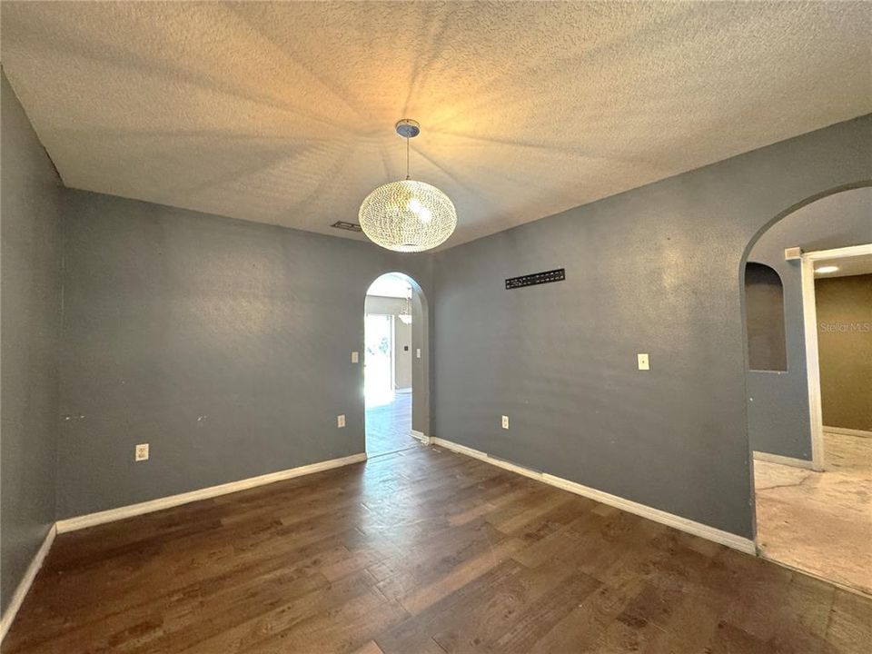 待售: $139,900 (3 贝兹, 2 浴室, 2248 平方英尺)