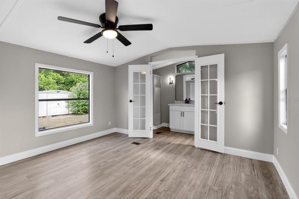 For Sale: $174,990 (2 beds, 2 baths, 924 Square Feet)