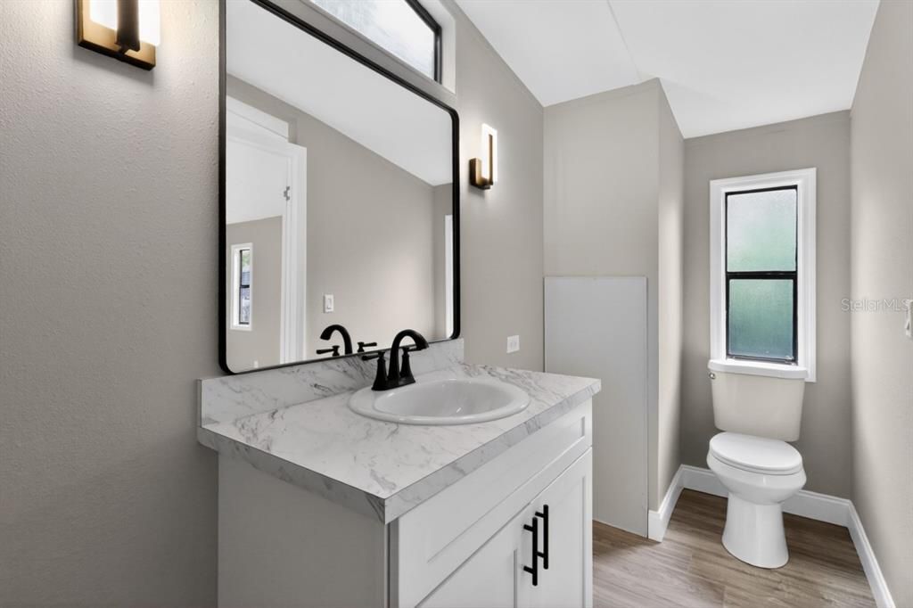 For Sale: $174,990 (2 beds, 2 baths, 924 Square Feet)