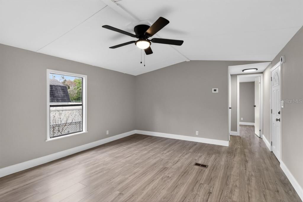 For Sale: $174,990 (2 beds, 2 baths, 924 Square Feet)