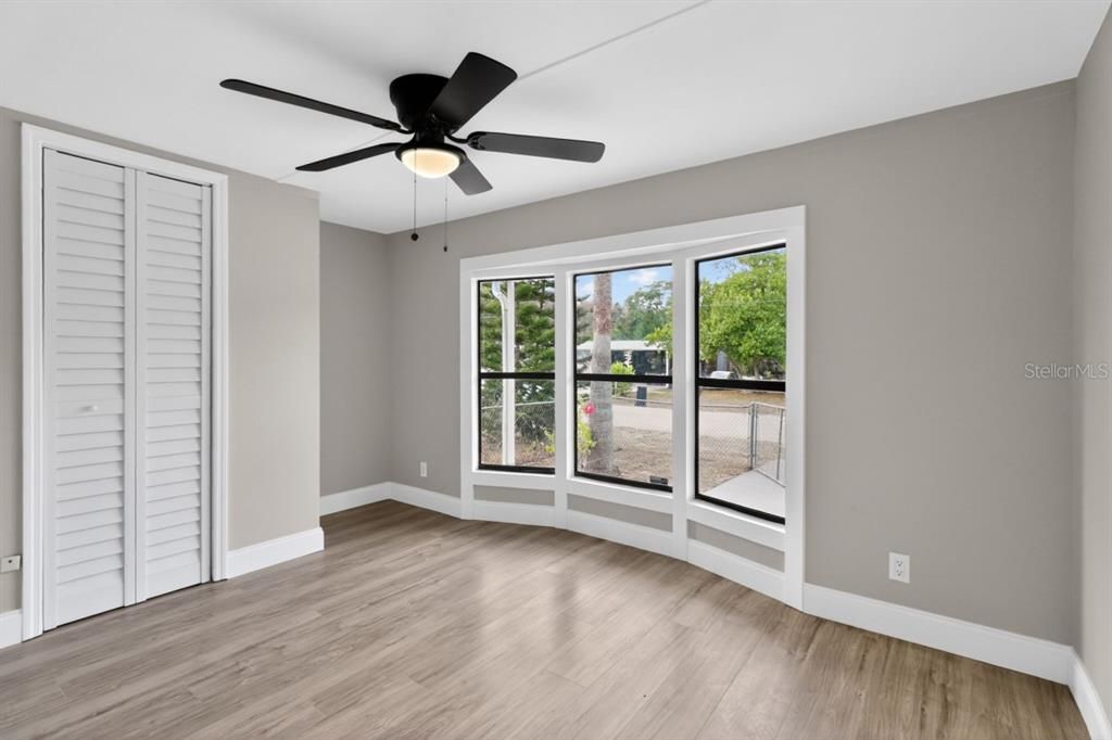 For Sale: $174,990 (2 beds, 2 baths, 924 Square Feet)