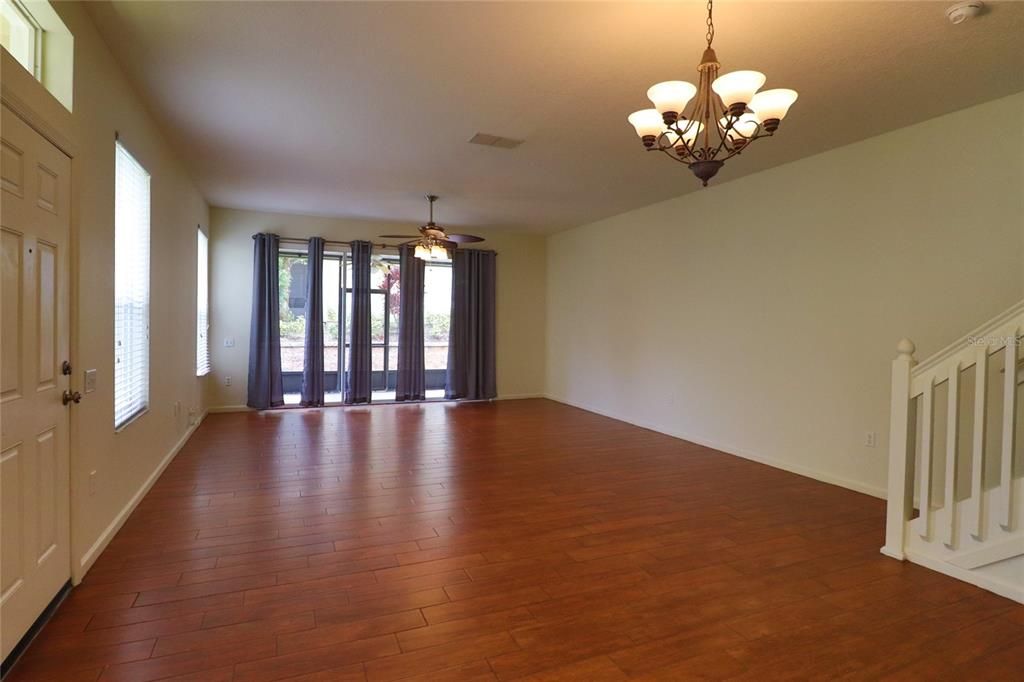 For Rent: $2,000 (3 beds, 2 baths, 1628 Square Feet)