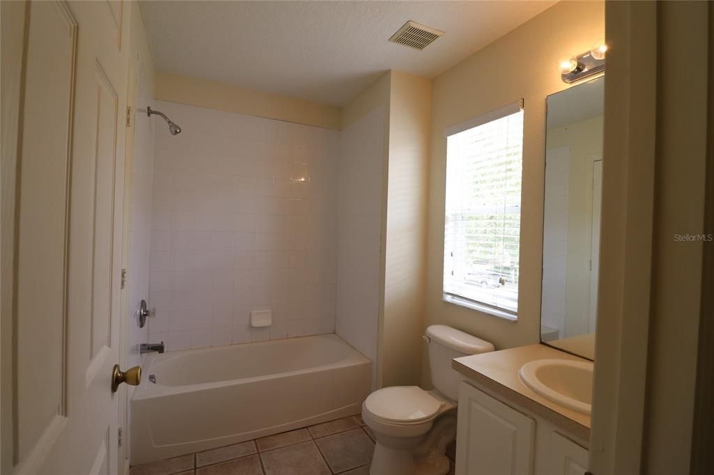 For Rent: $2,000 (3 beds, 2 baths, 1628 Square Feet)