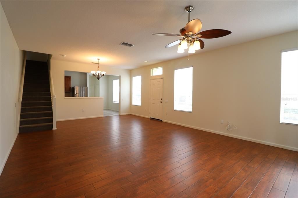 For Rent: $2,000 (3 beds, 2 baths, 1628 Square Feet)
