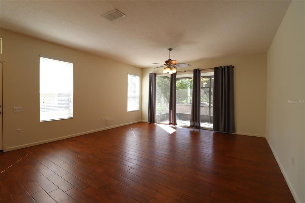 For Rent: $2,000 (3 beds, 2 baths, 1628 Square Feet)